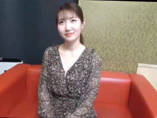 【中文字幕】成熟明媚气质性感姐姐用极品软大奶子把弟弟勾引的欲望狂涨受不了上手揉捏品尝狂野啪啪尽情撞击打炮