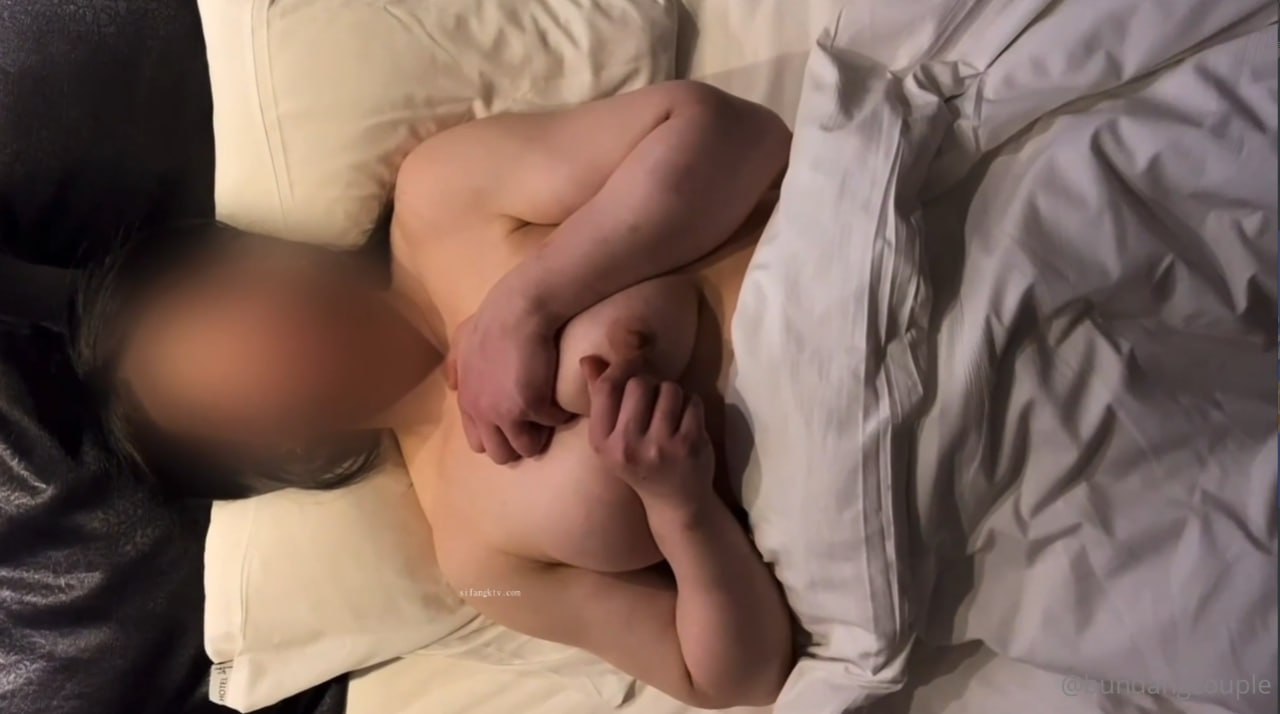 家中约炮少妇，主动骑上来